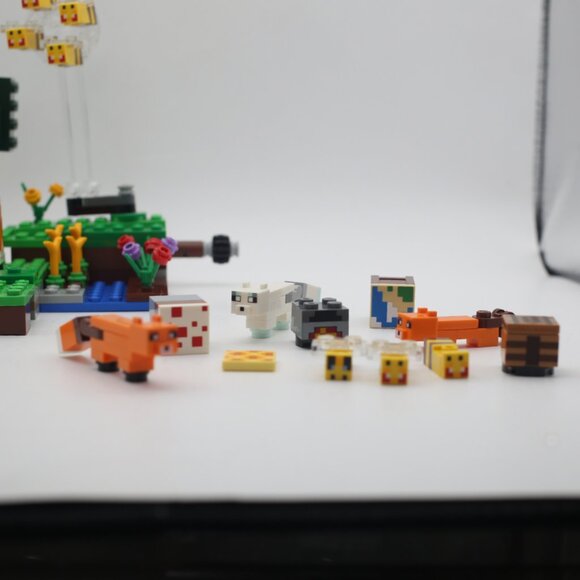 Minecraft The Bee Farm - Incomplete (does not include people) - Picture 6 of 11